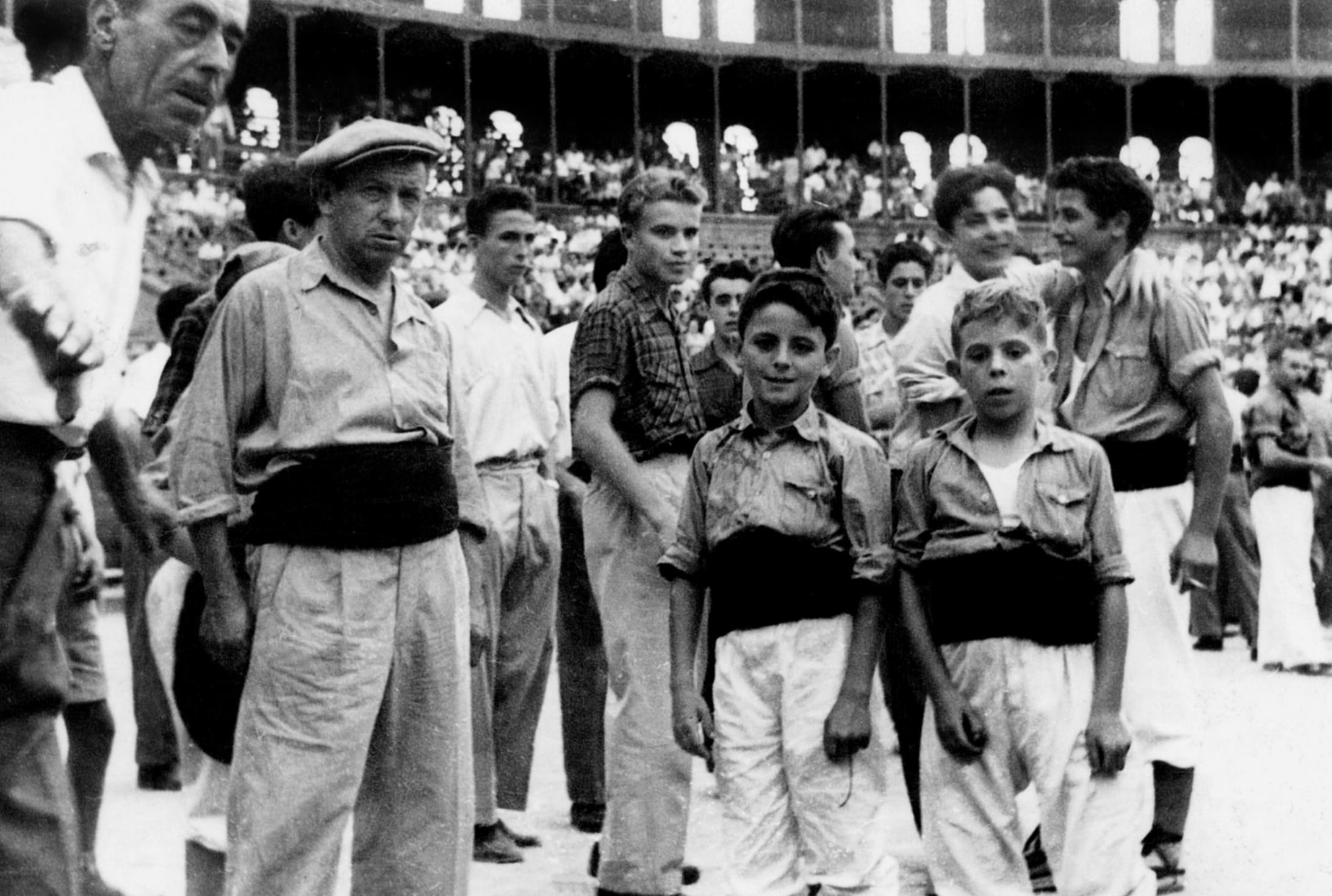 Trobada castellera a la plaça de braus de Tarragona, durant la dècada de 1950